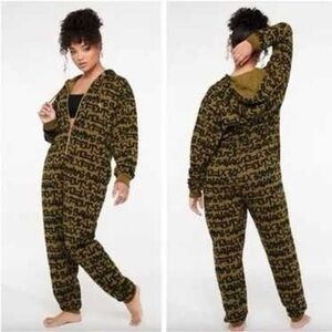 Savage x Fenty 1X 16-18 plus hooded jumpsuit 0166 print words font all over